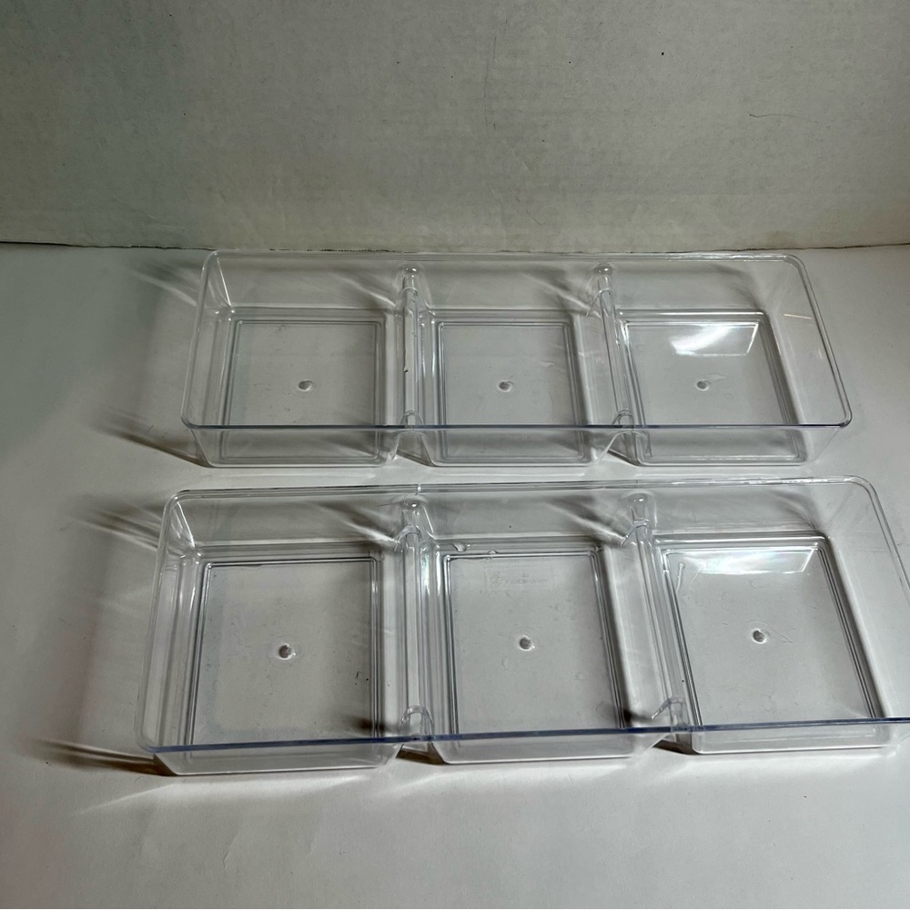 PAIR OF 3 SQUARE CUBE HEAVY PLASTIC TRAYS (MINT CONDITION)